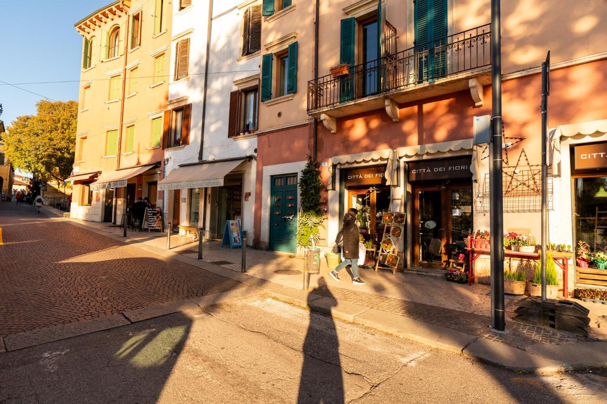 Bed and Breakfast La Finestra Sul Ponte By Postcardsfrom Verona Exterior foto