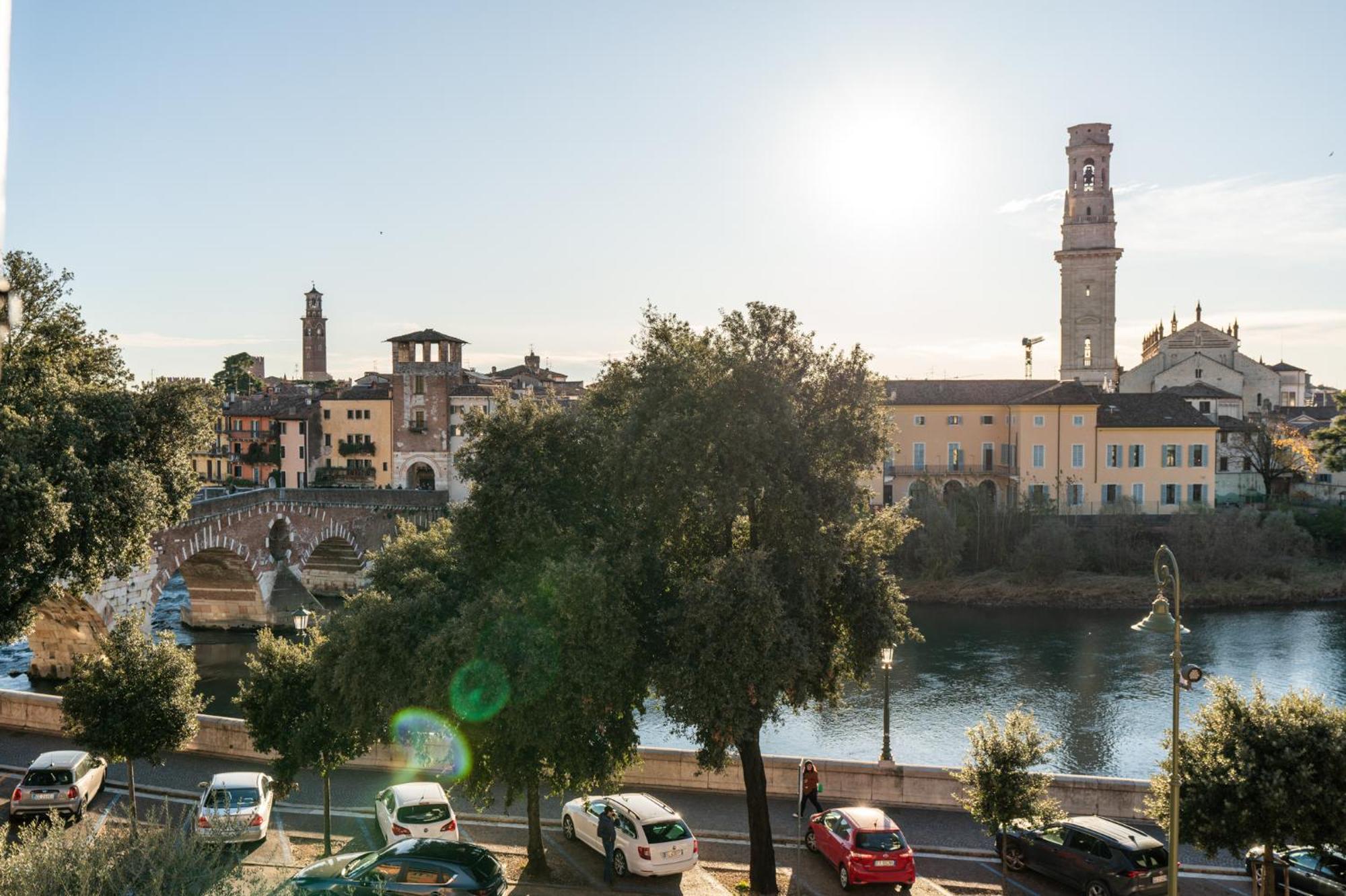 Bed and Breakfast La Finestra Sul Ponte By Postcardsfrom Verona Exterior foto