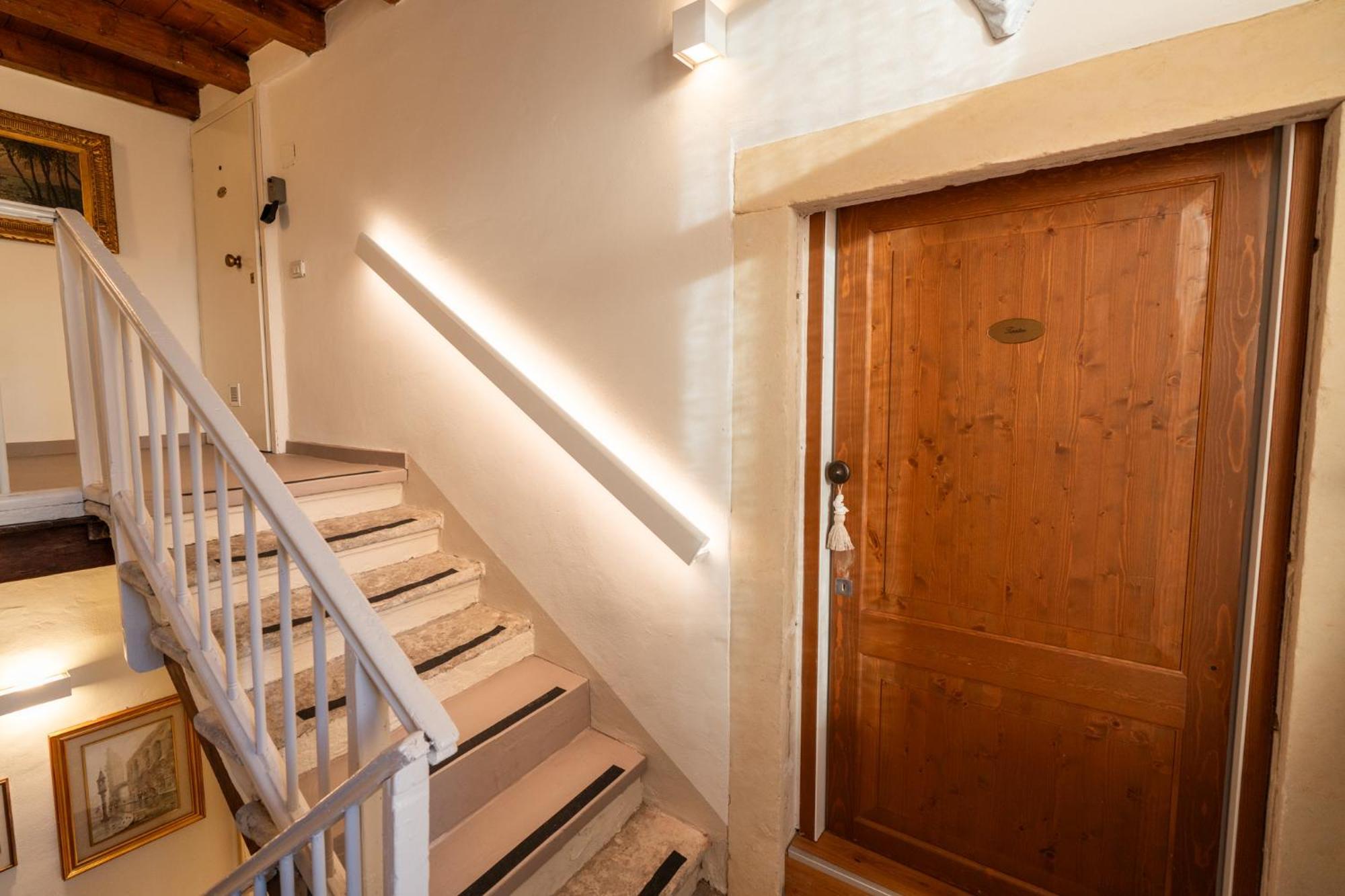 Bed and Breakfast La Finestra Sul Ponte By Postcardsfrom Verona Exterior foto
