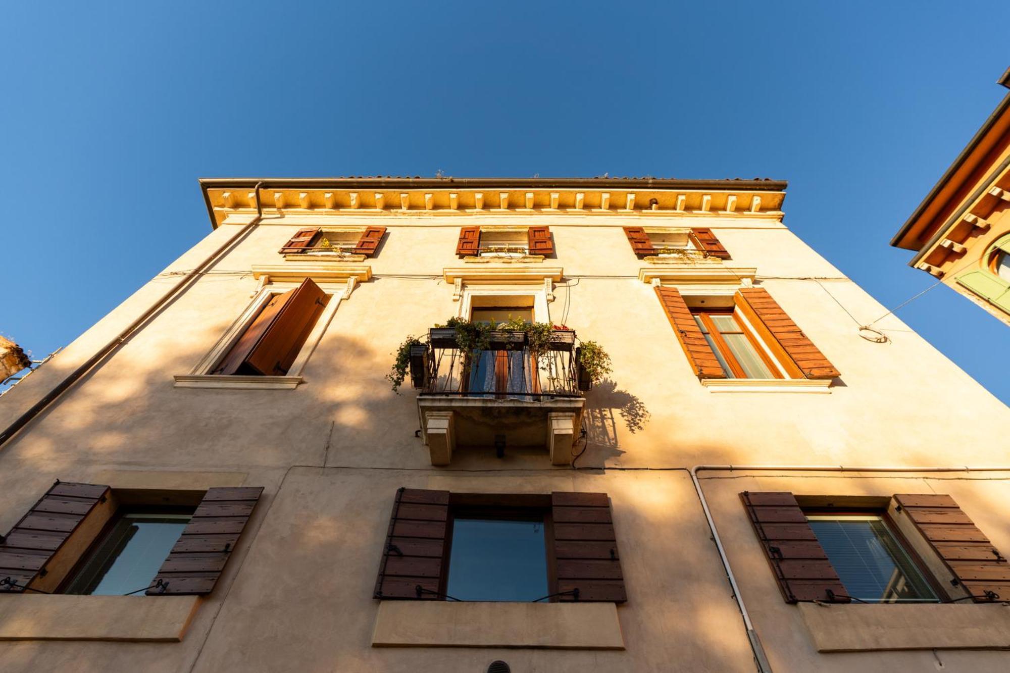 Bed and Breakfast La Finestra Sul Ponte By Postcardsfrom Verona Exterior foto