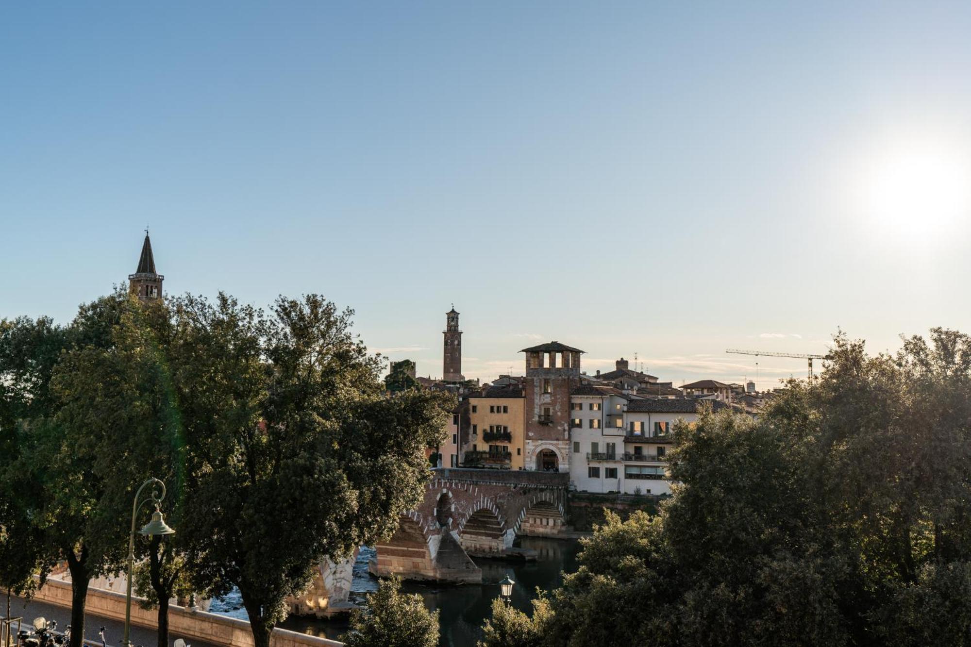 Bed and Breakfast La Finestra Sul Ponte By Postcardsfrom Verona Exterior foto