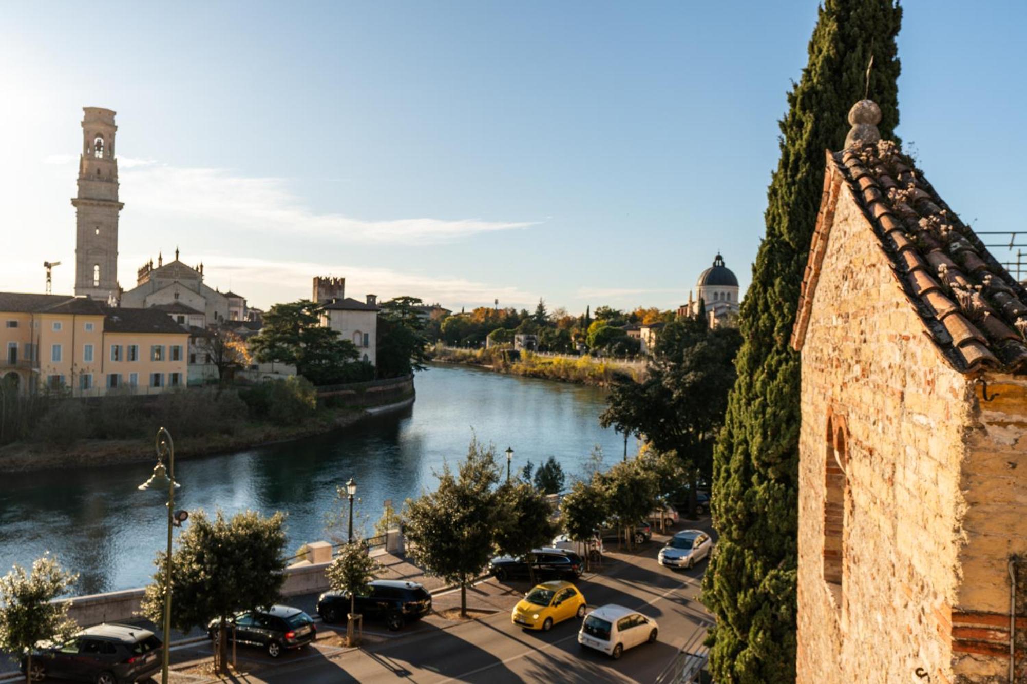 Bed and Breakfast La Finestra Sul Ponte By Postcardsfrom Verona Exterior foto