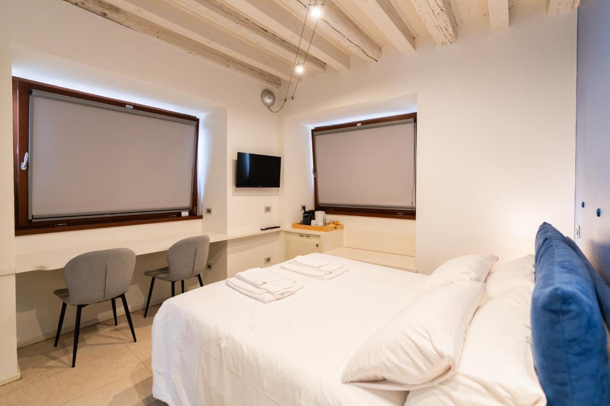 Bed and Breakfast La Finestra Sul Ponte By Postcardsfrom Verona Exterior foto
